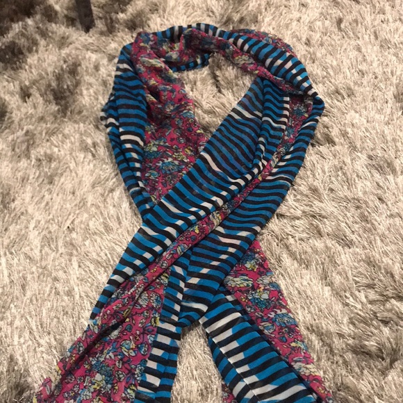 Scarf - Picture 2 of 4